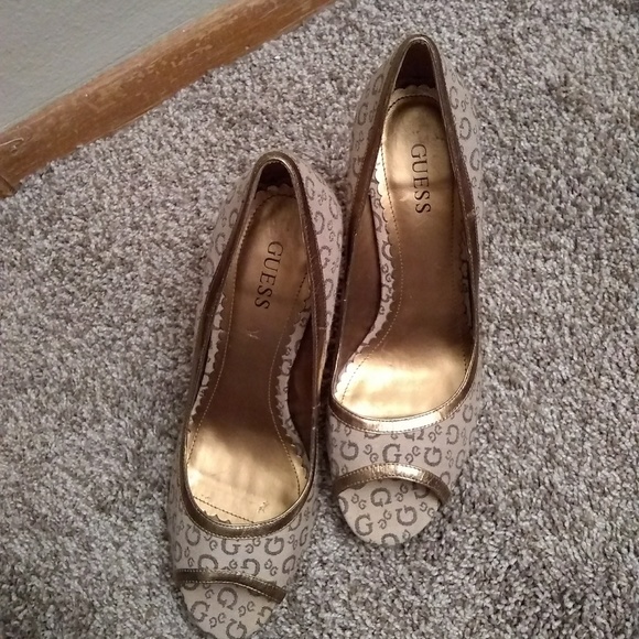 Guess Heels (Final Sell Price) - Picture 3 of 4